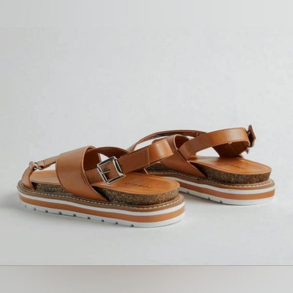 NWT Size 8WW CRISSCROSS FLATFORM SANDALS - Picture 6 of 6